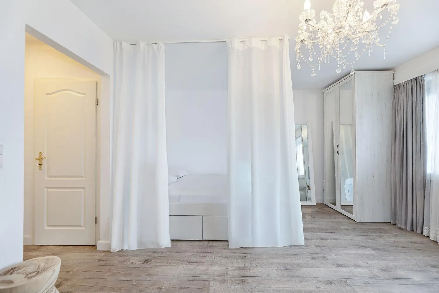 Cozy Limpertsberg Studio With Balcony Luxembourg Apartment
